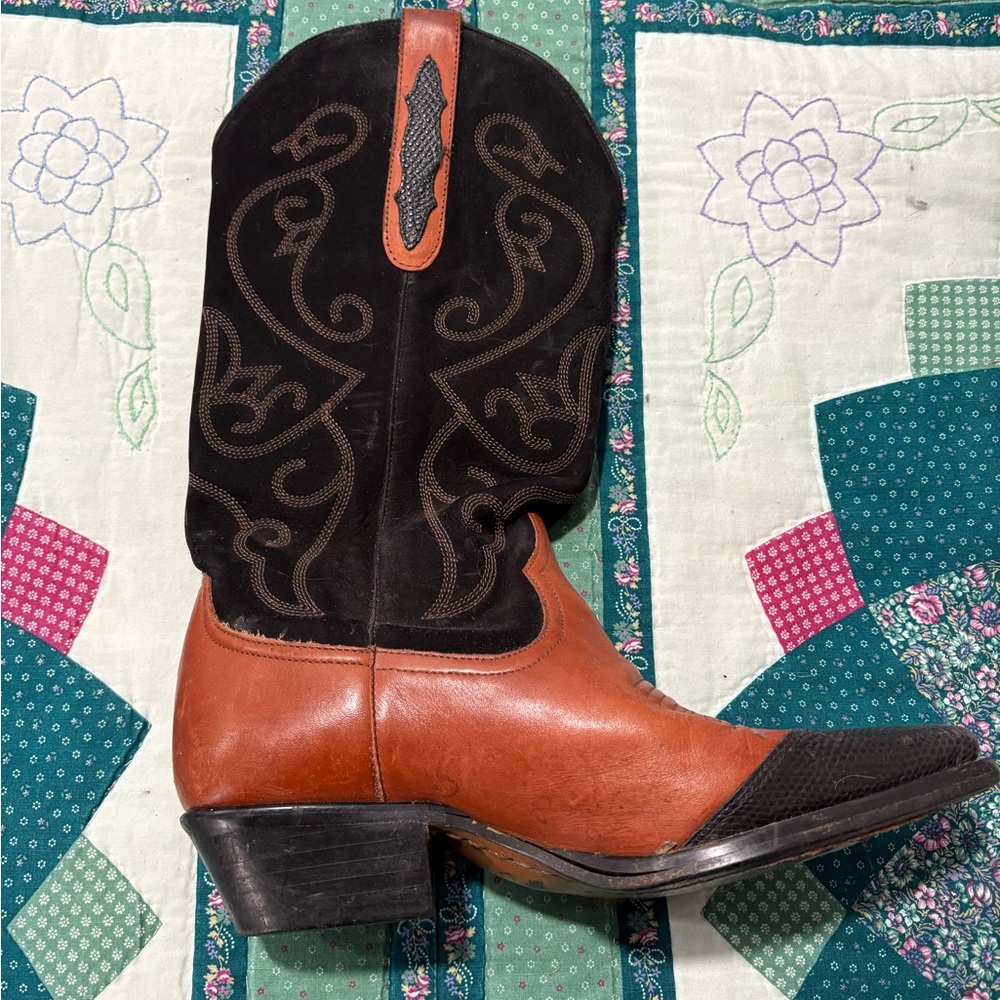 Ladies size 7 Black and Brown Western Cowboy Boots